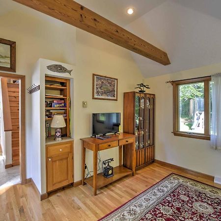 East Falmouth Home With Deck And Grill 4 Mi To Beach! Exterior photo