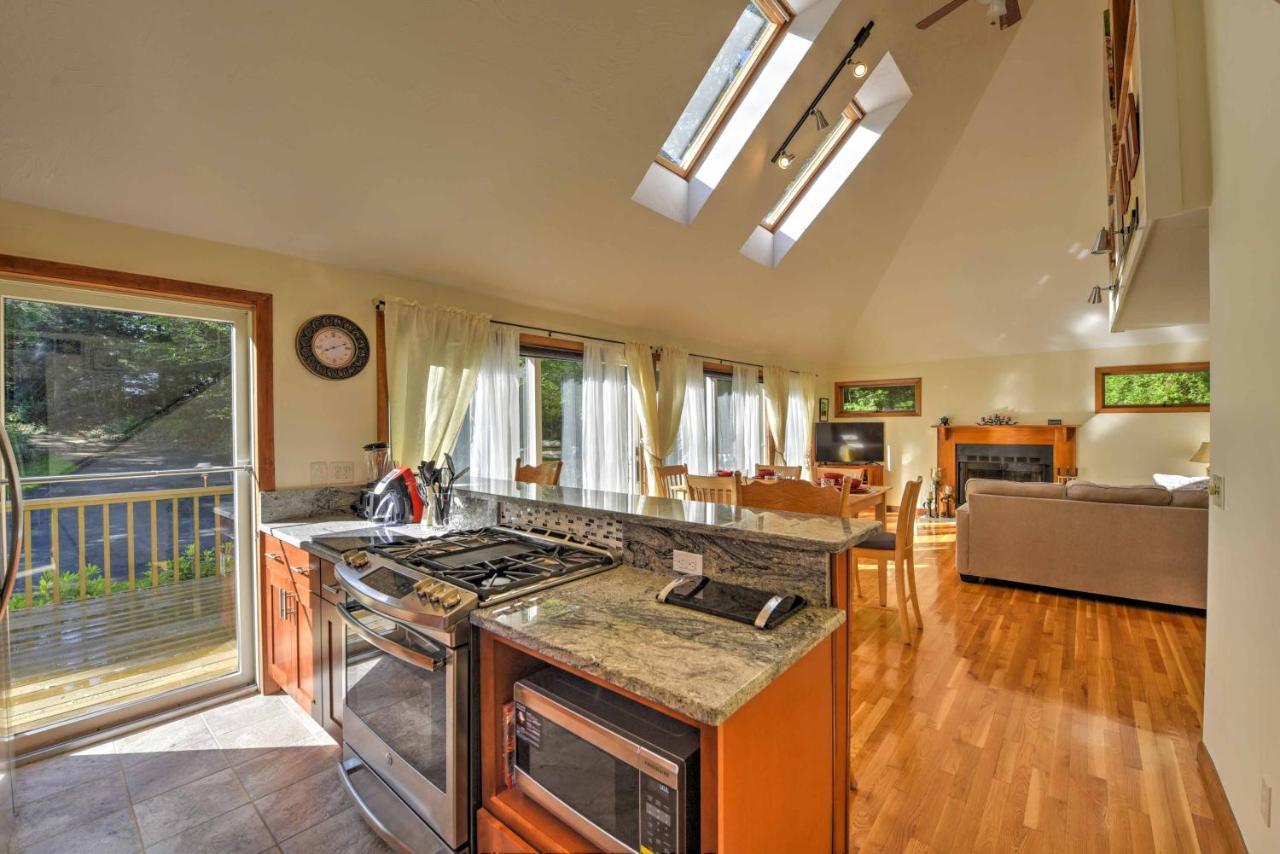 East Falmouth Home With Deck And Grill 4 Mi To Beach! Exterior photo