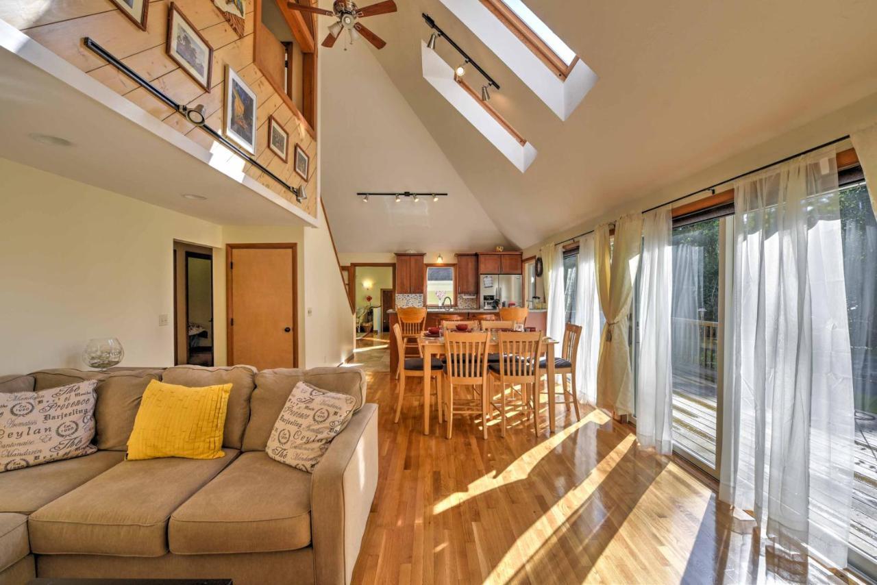 East Falmouth Home With Deck And Grill 4 Mi To Beach! Exterior photo
